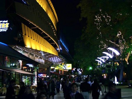 RECOLETA DE NOCHE.jpg